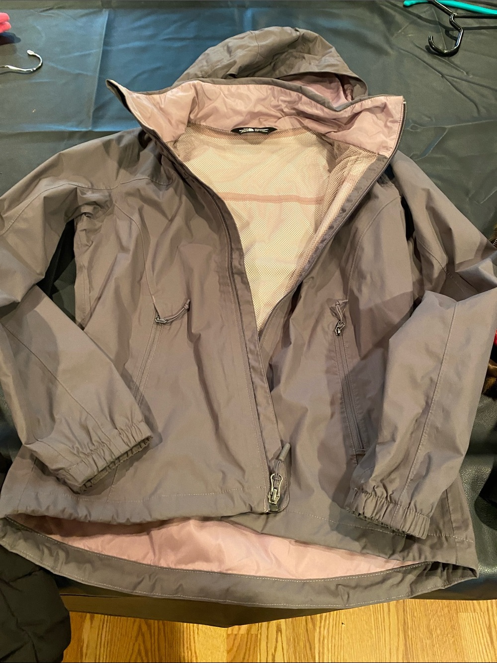 THE NORTH FACE Lightweight Women's Hooded Shell Jacket